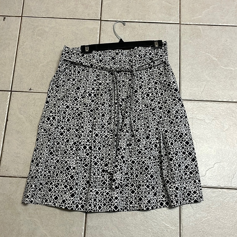 BCBG black and white skirt size 8